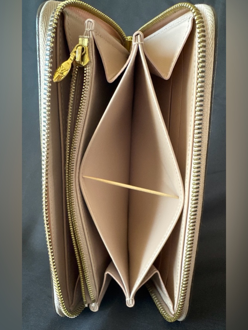 Louis Vuitton Vernis Zippy Wallet - Nude/Beige w/ COA - Picture 8 of 14